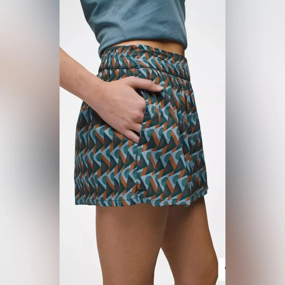 NWT Prana Iguala Shorts L High Tide Retro Geo - Picture 3 of 9